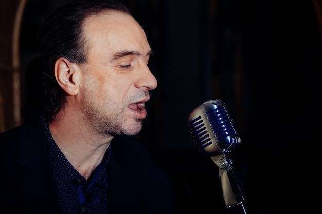 Dlaczego wokal brzmi telefonicznie i jak poprawić jakość nagrań?